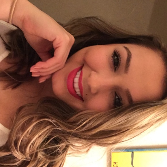Profile Picture of Chantall Hincapie (@chantizzyy) on Poshmark