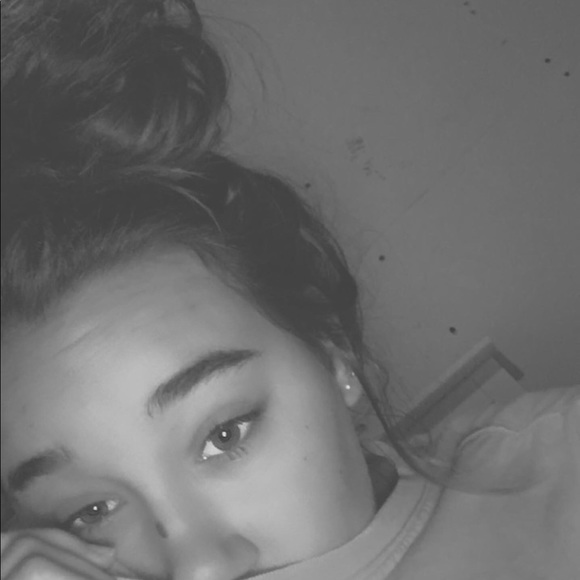 Profile Picture of Krysta Dulaney (@kd_laney) on Poshmark