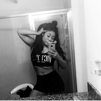 Profile Picture of Shan (@_Shanbivines) on Twitter