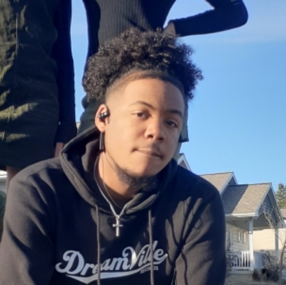 Profile Picture of Dorian Bell (@dxbell01) on Poshmark