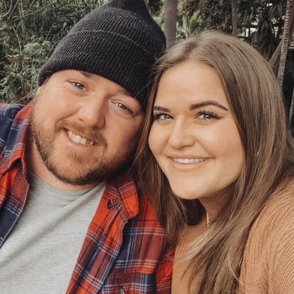 Profile Picture of Carly Farrington (@carlyeecat) on Poshmark