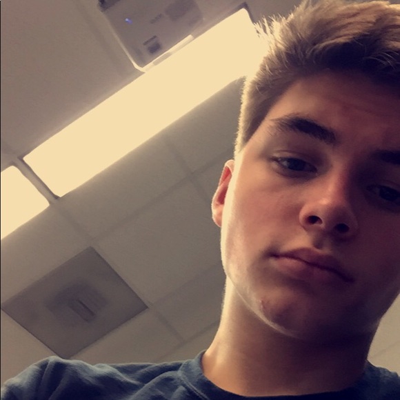 Profile Picture of Quinn Clair (@quinn_ec_99) on Poshmark
