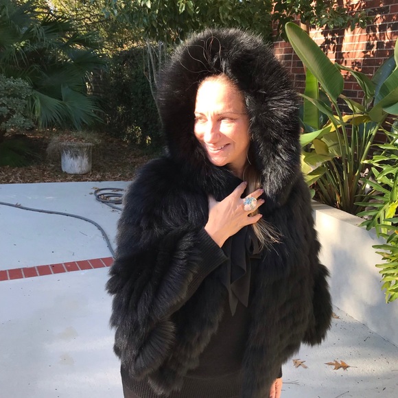 Profile Picture of Fernanda Laezza (@felaezza) on Poshmark