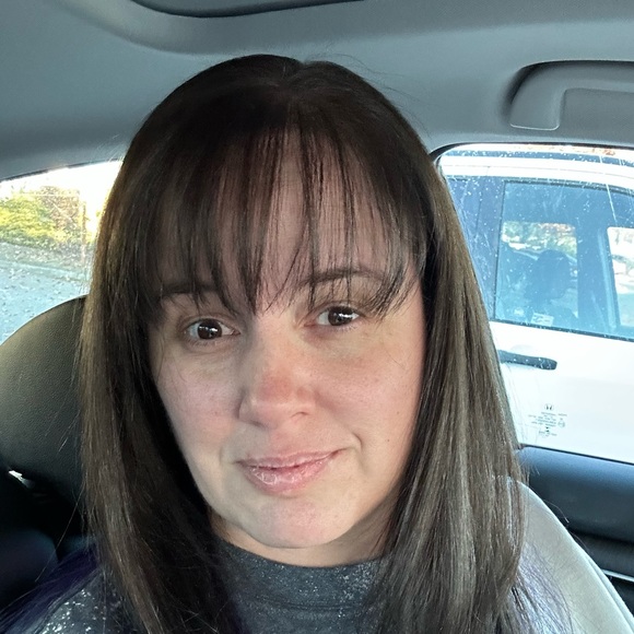 Profile Picture of Ivy Greene (@ivyjgreene) on Poshmark