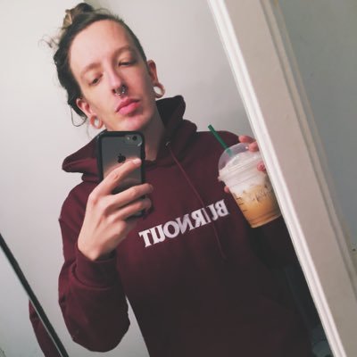 Profile Picture of Chris Colin (@pvrelvck) on Twitter