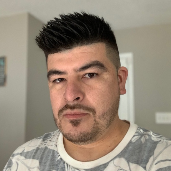 Profile Picture of Kevin Valle (@kevinvalle353) on Poshmark