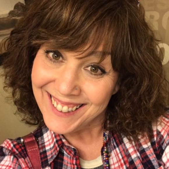 Profile Picture of Darcy Alexander (@gldarc) on Poshmark