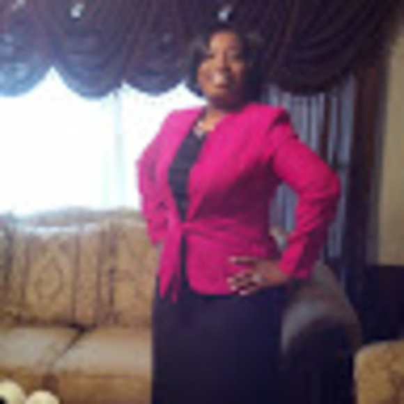 Profile Picture of Cora Jenkins (@cmjenkins70) on Poshmark