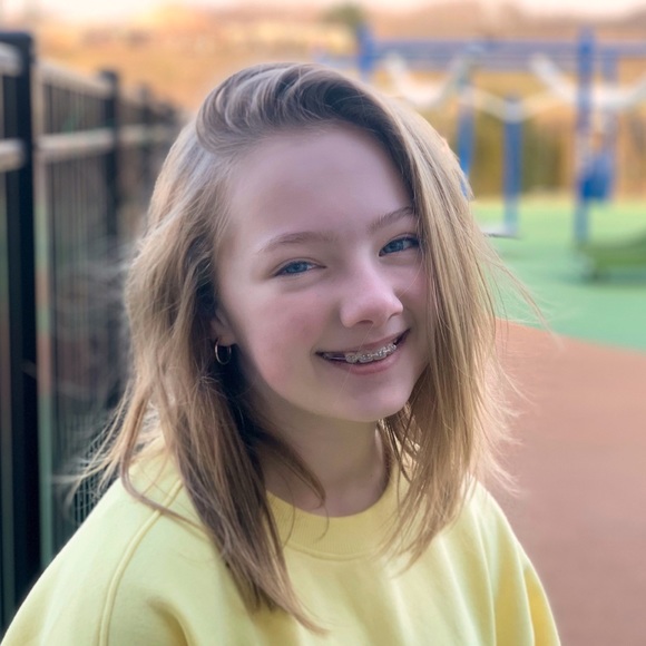 Profile Picture of Chloe Lester (@chloelester238) on Poshmark