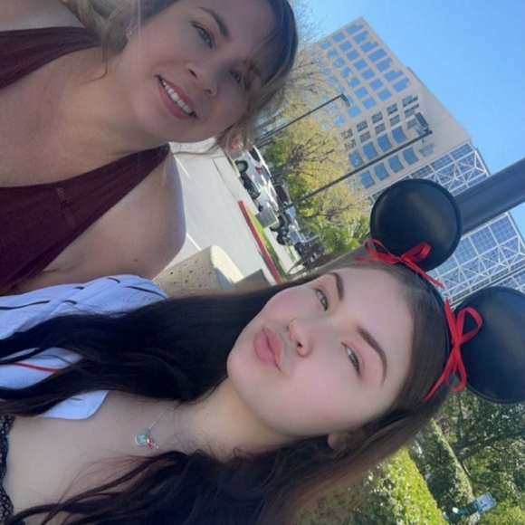 Profile Picture of Brenda Kekki (@brekekki72) on Poshmark