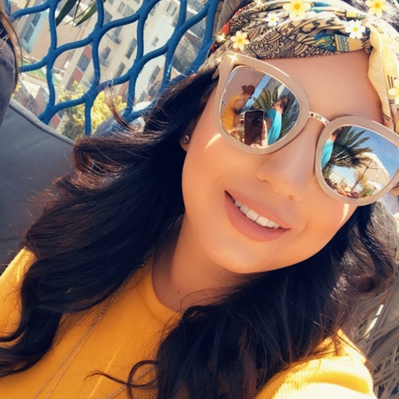 Profile Picture of Briana Acuna (@hicallmebee) on Poshmark