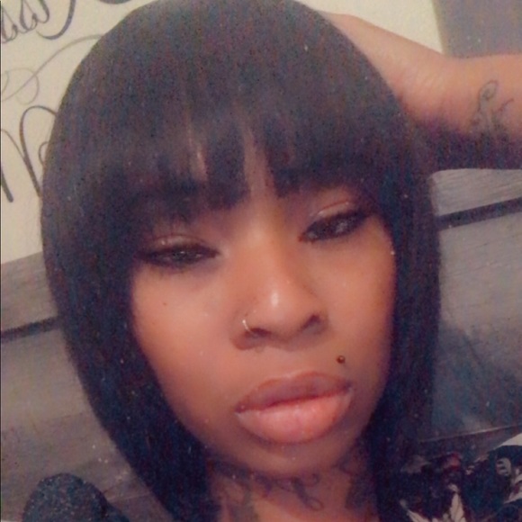 Profile Picture of Yvette Mack (@y_mack) on Poshmark