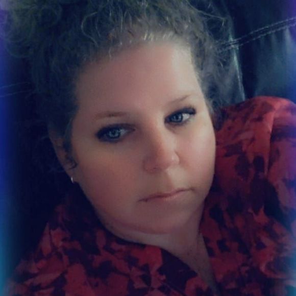 Profile Picture of Kimberly Hicks (@kimberlyhicks42) on Poshmark