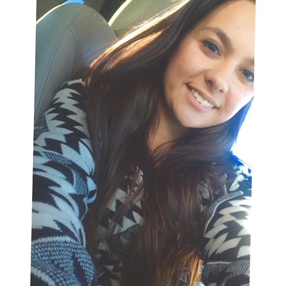 Profile Picture of Alitza Ojeda (@alimariiieee) on Poshmark