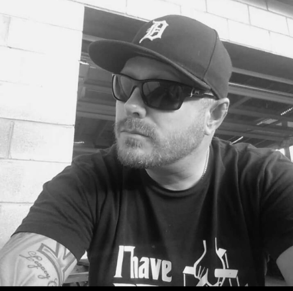 Profile Picture of Edwin Schaefer (@edwinschaefer) on Poshmark