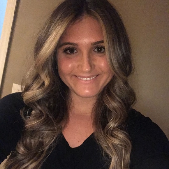 Profile Picture of Victoria Guadagno (@vguadagno12) on Poshmark
