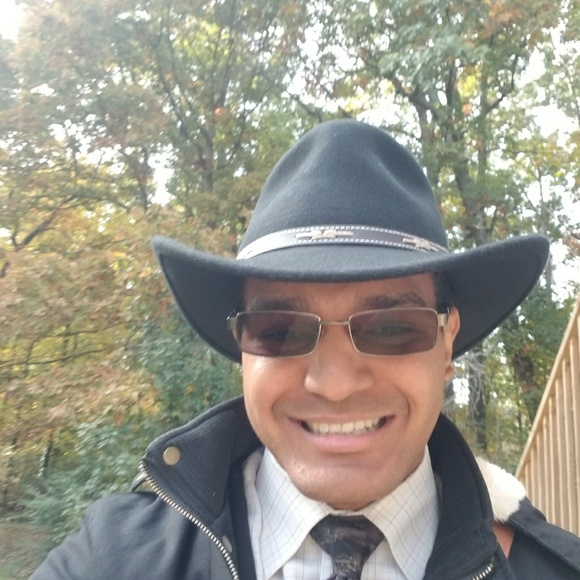 Profile Picture of Mitchell Bradford (@mlbradford2017) on Poshmark