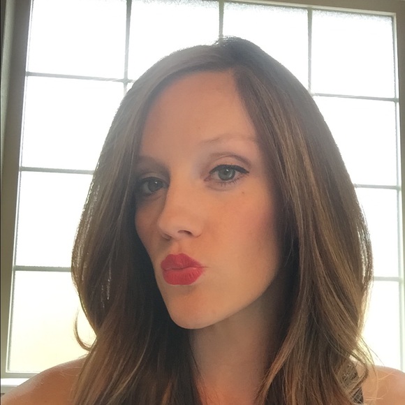 Profile Picture of Stephanie Miller (@twinmommiller) on Poshmark