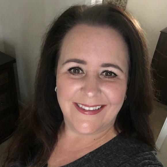 Profile Picture of Lisa Dodd (@lisashops71) on Poshmark