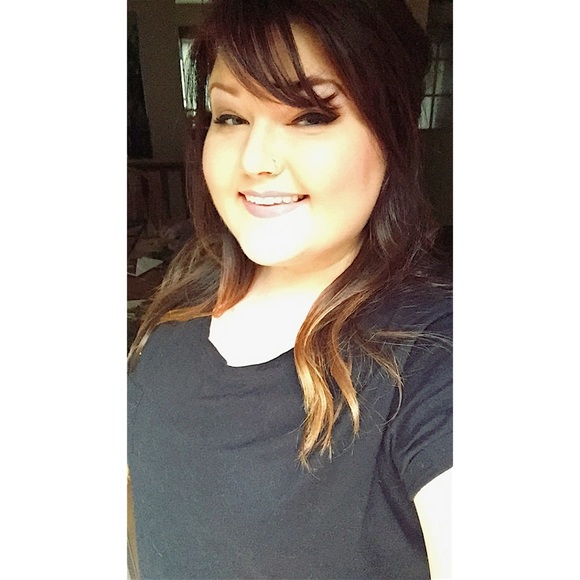 Profile Picture of Karissa Cordwell (@karissacor) on Poshmark