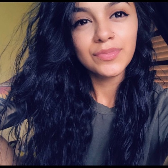 Profile Picture of Daniela Ardila (@danielis012) on Poshmark