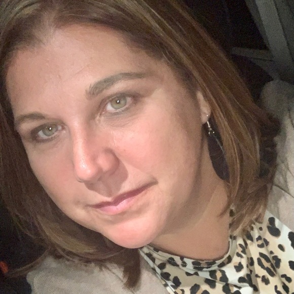 Profile Picture of Robin Loy (@robinloy4) on Poshmark