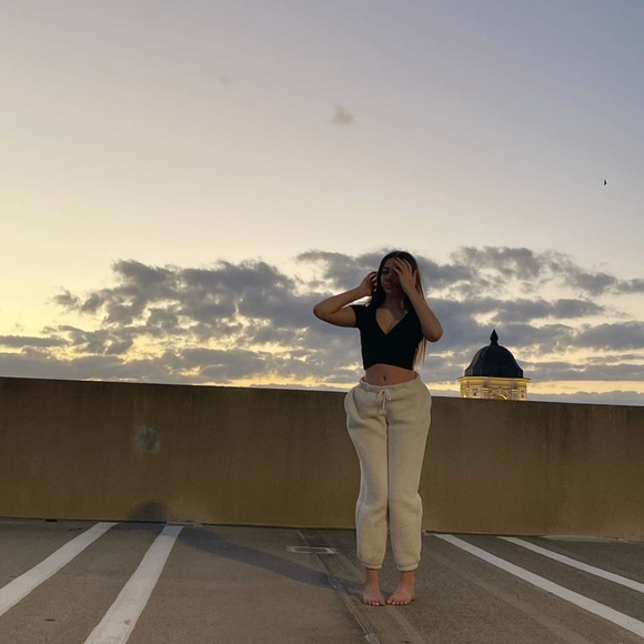 Profile Picture of Ava Kapopoulos (@avaa2240) on Poshmark