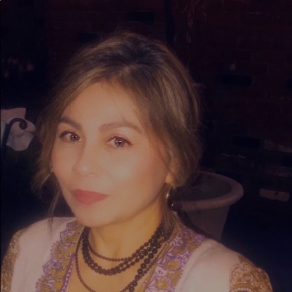 Profile Picture of Elen R (@ramzelena) on Poshmark