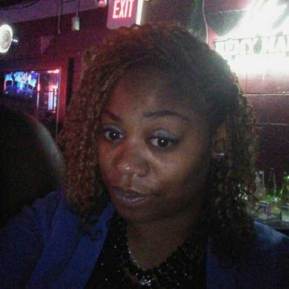 Profile Picture of Dominique Horton (@dhorton2) on Poshmark