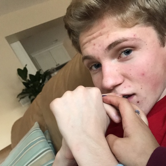 Profile Picture of Larisa Myszkowski (@larisamyz) on Poshmark