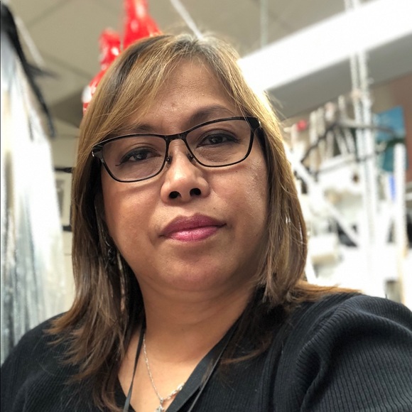 Profile Picture of Josephine Ferrer (@phynn962) on Poshmark