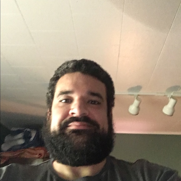 Profile Picture of Richard Crowson (@rbaxcro) on Poshmark