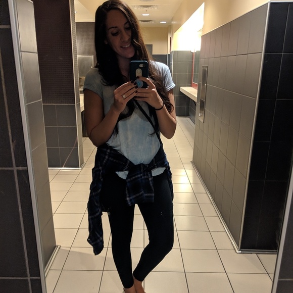 Profile Picture of Shannon Philobos (@shannonphilobos) on Poshmark