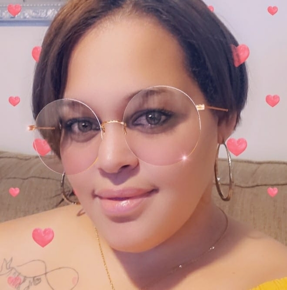 Mariel Dominguez - Poshmark Profile Picture of Mariel Dominguez (@marry26) on Poshmark