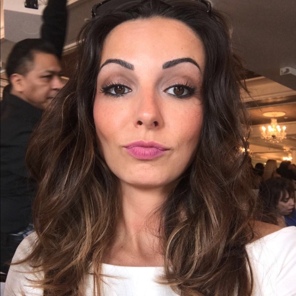 Caroline Meroney - Poshmark Profile Picture of Caroline Meroney (@mrsmeroney) on Poshmark