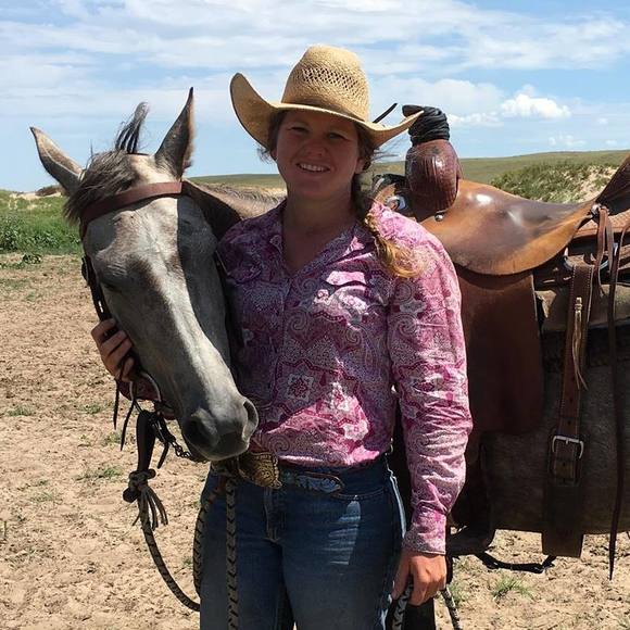 Profile Picture of Hazy Delzer (@hdelzer21) on Poshmark