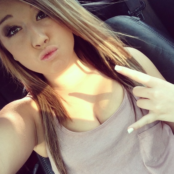 Profile Picture of Bre Burdick (@breburd) on Poshmark