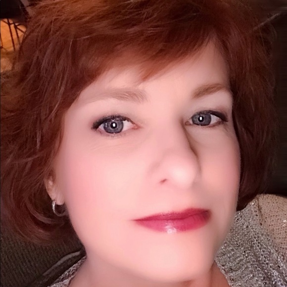 Profile Picture of Andrea Brown (@abweber216) on Poshmark