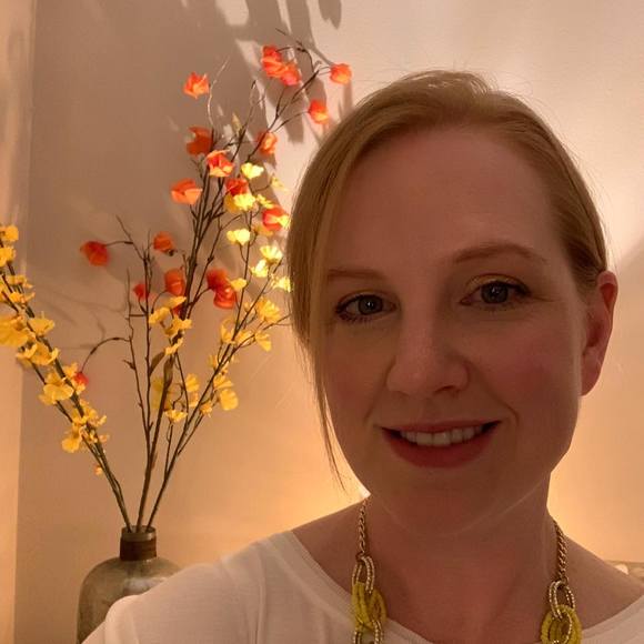 Profile Picture of Erin Ekwall (@erinekwall) on Poshmark