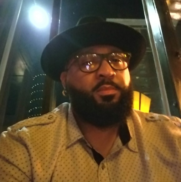 Profile Picture of Antwan Moore (@antmoo) on Poshmark