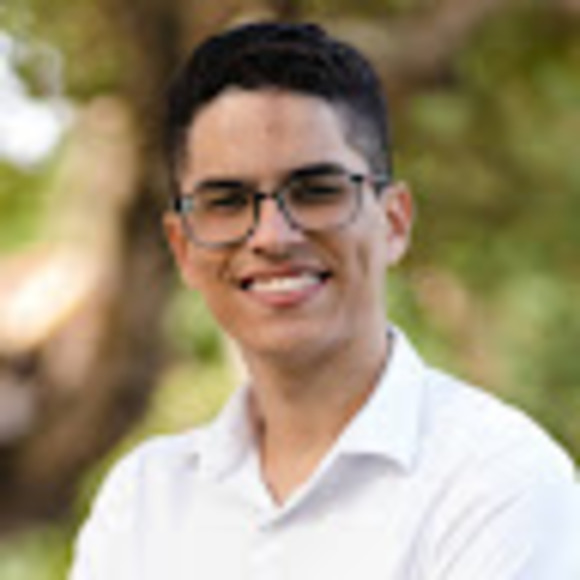 Profile Picture of Murilo Calegari (@murilocalegari) on Poshmark