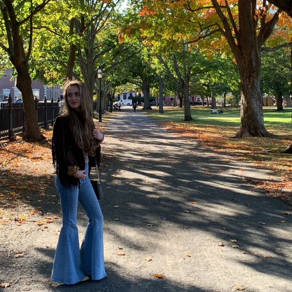 Profile Picture of Renee Catoire (@renee_catoire) on Poshmark