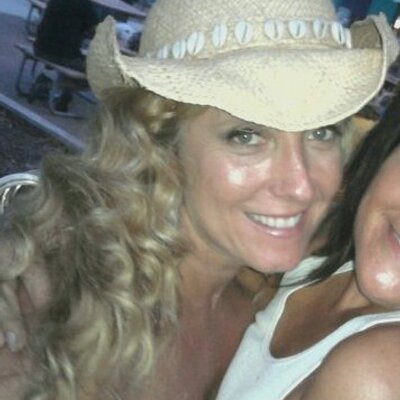 Profile Picture of Shari Snyder (@shari_wilbur) on Twitter