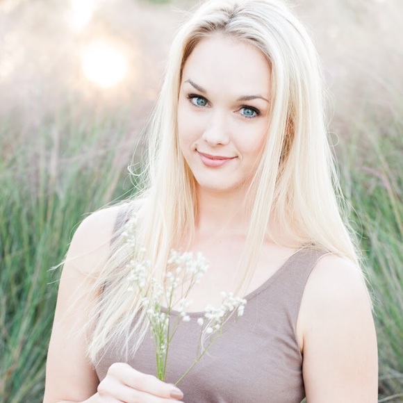 Profile Picture of Brooke Niecestro (@bcn1115) on Poshmark