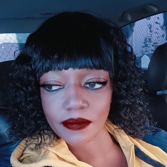 Profile Picture of Toi Thomas (@latoyabelm908) on Poshmark