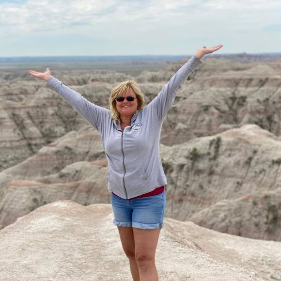 Profile Picture of Julia Bruning (@jewels1967) on Poshmark