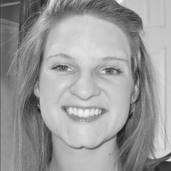 Holly Rager - Poshmark Profile Picture of Holly Rager (@foreverbeach24) on Poshmark