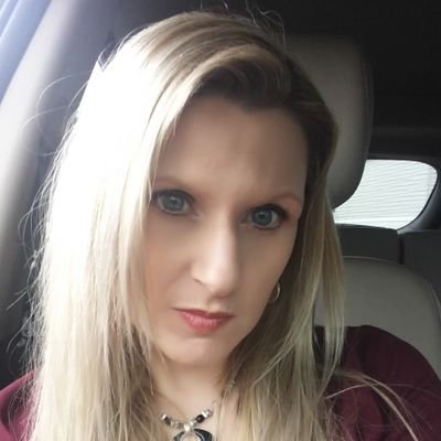 Profile Picture of Vicki Graves (@VickiGr09735548) on Twitter