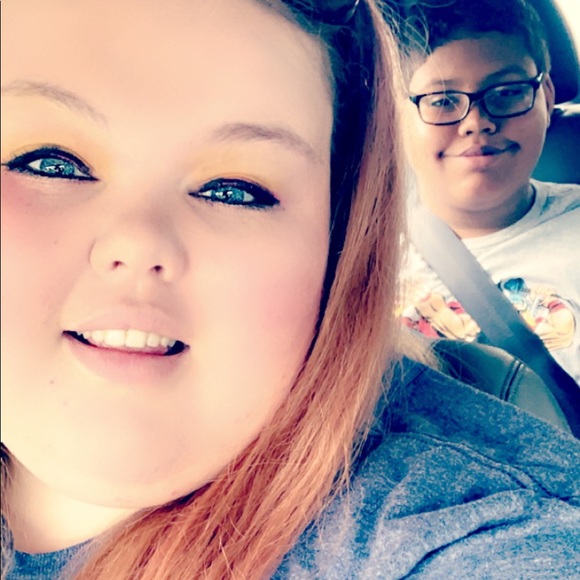 Profile Picture of Whitney Gates (@wbarnhart2019) on Poshmark