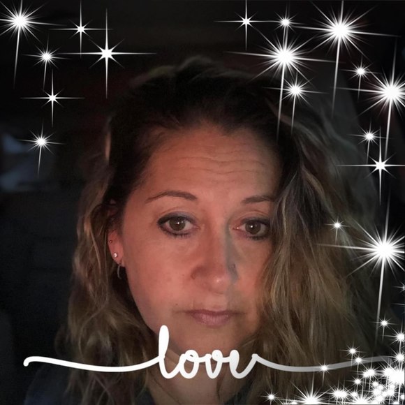 Profile Picture of Julie Silagy (@juliesilagy) on Poshmark